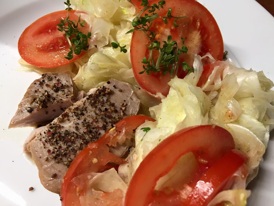 Thunfisch mit Fenchel-Tomatensalat | Autoimmunhilfe